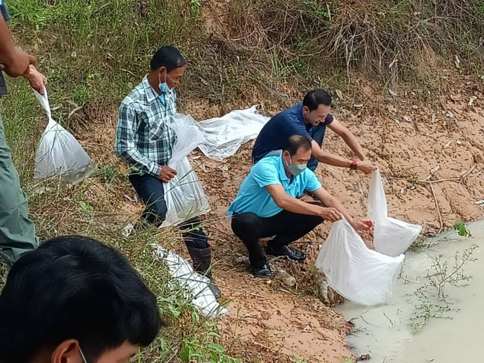 โครงการปล่อยปลาเฉลิมพระเกียรติพระบาทสมเด็จพระเจ้าอยู่หัว ประจำปี 2565 (6 ภาพ)